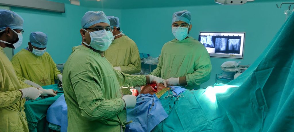 surgeons are performing Hip replacement surgery at Esskay Ortho & Eye Center Krishna Nagar in Delhi